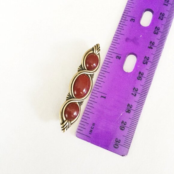 Monet brooch bar pin gold tone and oval cabochon antiqued gold color classic pin - Picture 3 of 3